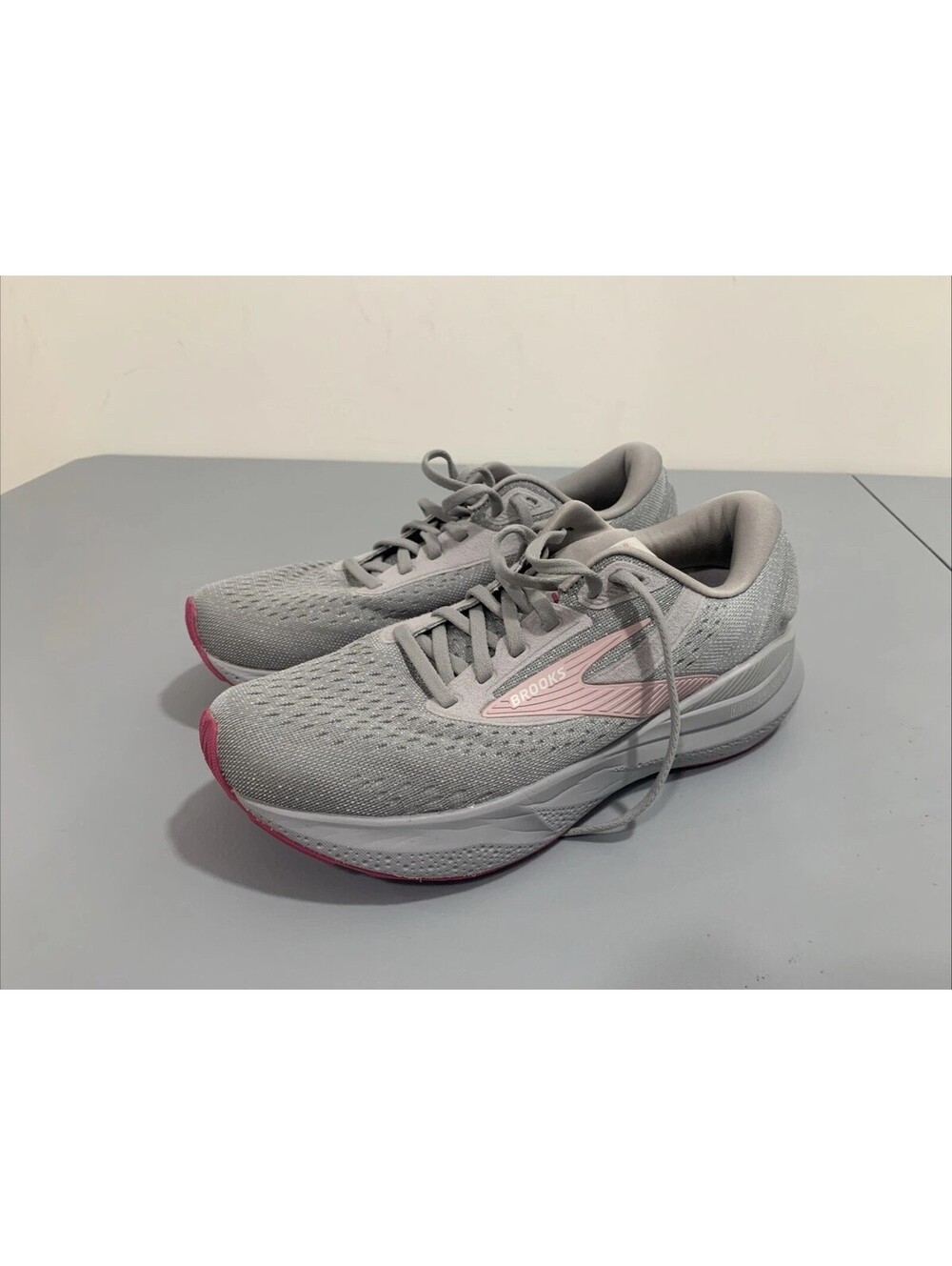Brooks Women's Gray Light Pink Adrenaline GTS 24 Running Sneakers SIZE 8.5 $159
